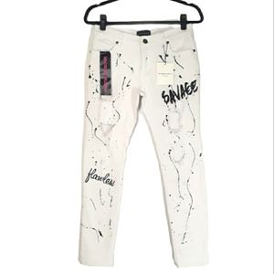 THE STYLE BETWEEN US Black Graffiti Splatter Paint Distressed White Jeans 7/8